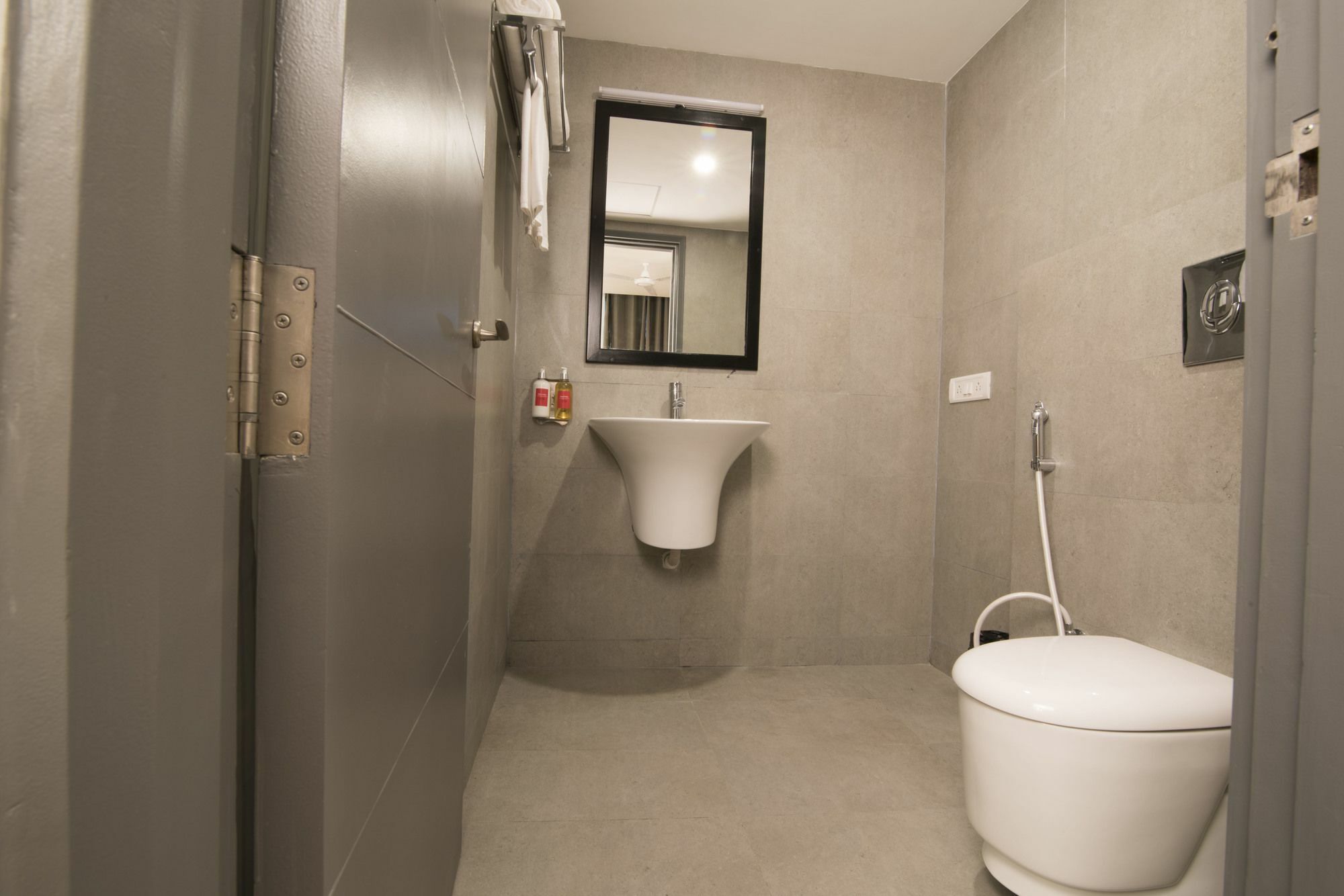 Oyo Townhouse 033 Siri Hotel